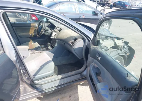 2003 Honda Accord 2.4 Lx z USA, uszkodzony, nr VIN 1HGCM56333A129351